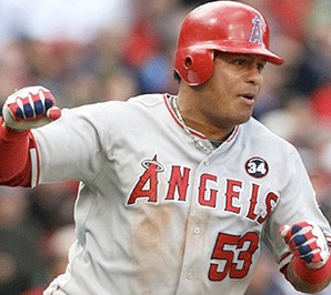 Abreu es el único jugador en la historia de las Grandes Ligas que logró 20 jonrones, 20 bases robadas y 40 dobletes durante una temporada en cinco ocasiones.