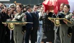 Policías peruanos durante los funerales de un compañero de armas, muerto en combate con Sendero Luminoso.