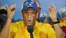capriles-1 "Yo le digo al candidato oficialista que el derrotado en el día de hoy es usted. Usted es el derrotado, usted y su gobierno", afirmó Capriles desde el comando Simón Bolívar.