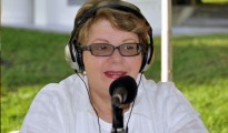 Dania Hernández, conductora del programa radial “El Legado de una Madre”.
