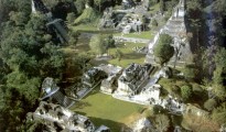 Tikal albergó a más de 60 mil personas que vivieron bajo la dirección de 33 gobernantes durante aproximados 800 años.