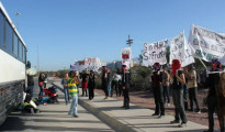 Al mismo tiempo que las protestas ocurrían en Washington, otro grupo activista actuaba en las afueras de un tribunal de Tucson, Arizona.