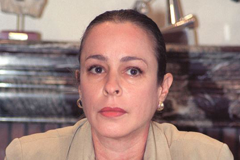 Alina Fernández Revuelta, es la hija ilegítima, pero reconocida, de Fidel Castro Ruz, de quien se ha vuelto una creciente crítica. 