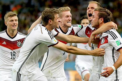 Los jugadores alemanes celebrando el gol de Gotze, que vale un Mundial.