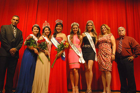 Izquierda a derecha: Juan Tejeda, Leslie Reyes, Jacqueline Lopez, Monica Mendosa, Miss Virginia Teen USA, Miss Virginia USA, Yokarys Ponce y Jerry Silva.