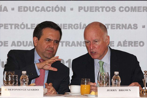 Ildefonso Guajardo, secretario de Economía de México y Jerry Brown, gobernador de California firmaron el acuerdo.