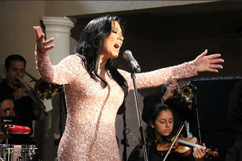 Grau ha compartido escenario con algunas glorias de la música latina como Celia Cruz, Olga Guillot, Andy Garcia, Tito Nieves, Elvis Crespo, Eddie Santiago, Hansel & Raul, Miles Pena y  Tito El Bambino. 