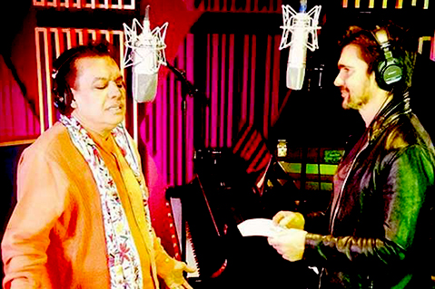 El videoclip del tema muestra a ambos intérpretes en el estudio de grabación acompañados por una orquesta sinfónica.