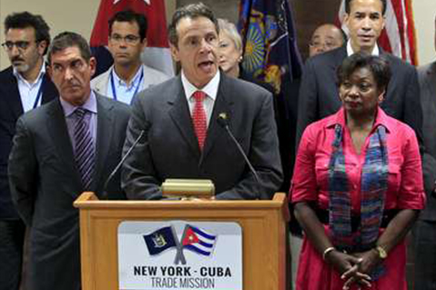 El gobernador de Nueva York, Andrew Cuomo, encabezó al delegación neoyorquina que selló importantes acuerdos con el gobierno cubano. | Foto Reuters 