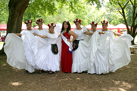 El Ballet Folklórico de México deleitó al público asitente.