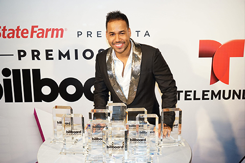 Romeo Santos aprovechó el momento de aceptar el premio al Álbum Tropical del Año, por su disco Fórmula, Vol. 2 para enviar un mensaje muy especial.