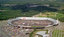 Vista general del gran complejo Richmond International Raceway que será escenario de la X Feria de Oportunidades para Latinos.