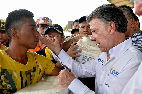 Santos indicó que trabajo del Gobierno se intensificará para vincular rápidamente a los más de 1.000 deportados por el vecino país a los programas de empleo y subsidio de alquiler. 