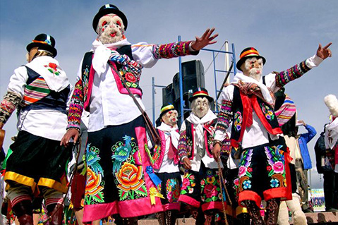 Se trata de una danza folklórica que se baila durantes las fiestas del 20 de enero en Jauja y Yauyos, ciudades de la región andina de Junín, en honor a los patronos San Sebastián y San Fabián.
