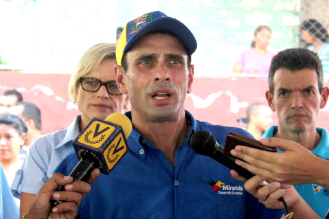 Con la 'ley candado' se impedirán acuerdos internacionales que van en detrimento del país, que son onerosos para las finanzas nacionales", dijo Capriles.