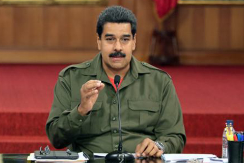 Maduro pidió defender en "la calle" las conquistas sociales "frente a las amenazas de la derecha envalentonada" contra el modelo socialista fundado por Hugo Chávez hace 16 años.