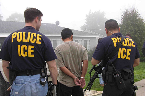 El Departamento de Seguridad Nacional (DHS) confirmó este lunes en un comunicado el inicio de las redadas, que el fin de semana llevaron a la detención de 121 personas, principalmente en Georgia, Texas y Carolina del Norte, que quedaron en proceso de repatriación.