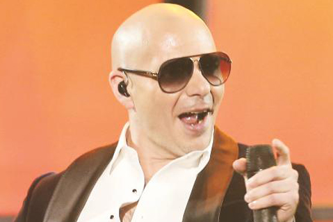 El show abrirá con la participación de Pitbull junto al cantante estadounidense Robin Thicke y el guitarrista de Aerosmith, Joe Perry, para presentar el sencillo “Bad Men”. 