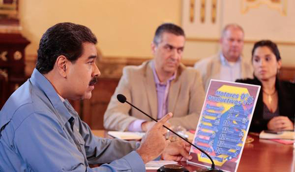 Nicolás Maduro, durante un consejo ministerial en el Palacio Miraflores en Caracas (Venezuela). / EFE
