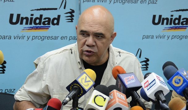 La oposición venezolana representada por la Mesa de la Unidad Democrática (MUD) solicitó formalmente al Vaticano para que participe como mediador en un presunto diálogo con el Gobierno de ese país.