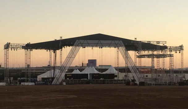 Vista parcial del escenario en el que se desarrollará el concierto RiseUp As One, en San Diego, California.