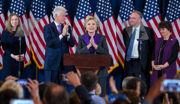 Hillary Clinton en su discurso de aceptación de la derrota, este miércoles en Manhattan. Clinton obtuvo el voto popular, pero no el electoral. Credit Ruth Fremson/The New York Times