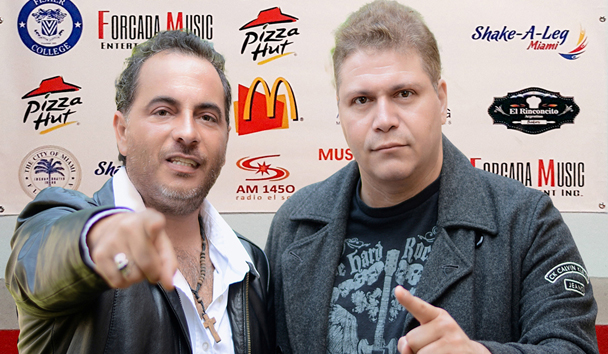 Leandro Garcia & Luis Gomez, productores y conductores de Vía De Escape Tv-Radio show , entre los premiados.