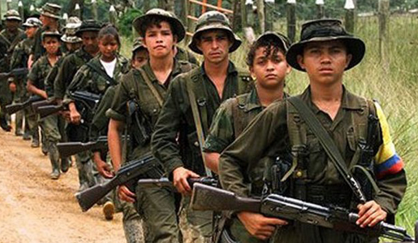La salida de menores de edad de las filas de las FARC (Fuerzas Armadas Revolucionarias de Colombia) fue anunciada por el Gobierno y la guerrilla el mes de septiembre, pero desde entonces solo 13 han sido entregados a Unicef, organismo que, según la oposición, no se volvió a pronunciar respecto de los niños faltantes.