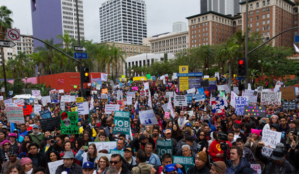 Manifestación en defensa de los inmigrantes en Los Ángeles, el sábado.  EFE