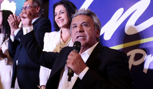 El candidato oficialista a la Presidencia de Ecuador, Lenin Moreno, encabeza los resultados de las elecciones celebradas hoy con el 38,40 % de los votos, pero deberá competir en segunda vuelta con el opositor Guillermo Lasso, que tiene el 29,51 por ciento, de acuerdo a más del 60 por ciento de los votos escrutados.