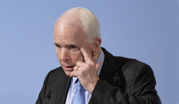 El senador republicano McCain afirma que el presidente “tiene dos opciones: ya sea retractarse u ofrecer la información que el pueblo estadounidense merece”.