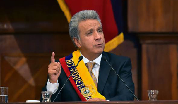 En su discurso, que duró una hora con 16 minutos, Moreno habló de sus compromisos con el Estado, con los ecuatorianos, pero también de los compromisos de los ciudadanos, de los empresarios, de los estudiantes, de los productores para con el país. Foto AFP