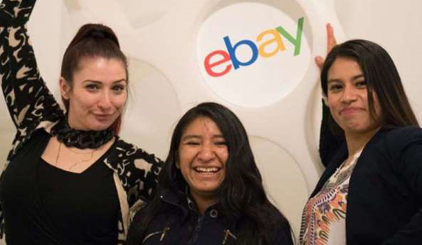 Lupe Canaviri Maydana (centro) junto a Samantha Popp y Elizabeth Vilchis, ambas de latinoTech, durante el Pitch Night en la sede de eBay. /Cortesía de latinoTech