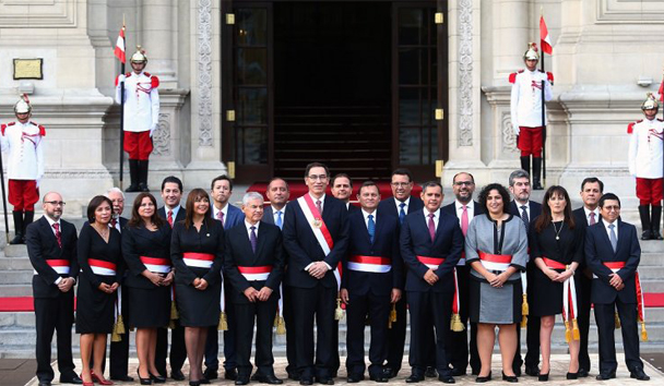 Los ministros juraron en una ceremonia celebrada en el patio de honor del Palacio de Gobierno.
