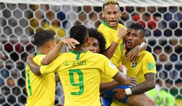 Neymar celebra con sus compañeros el triunfo ante Serbia | Reuters