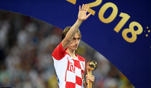 El volante croata Luka Modric, se convirtió en el ganador del premio que lo adjudica como el mejor futbolista de Rusia 2018 superando así a jugadores como el francés Antoine Griezmann o el belga Eden Hazard.
