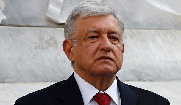 López Obrador precisó en rueda de prensa en la Ciudad de México que incluirá una reforma al Artículo 108 de la Constitución para que el presidente en funciones pueda ser juzgado por corrupción, además de abolir el fuero constitucional a servidores públicos.