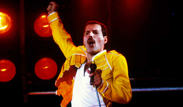 A unas cuantas semanas del estreno de Bohemian Rhapsody, película basada en la historia de Queen y su legendario vocalista Freddie Mercury, la música de la banda inglesa logró superar al reggaetón en plataformas digitales.