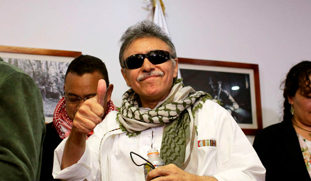 Santrich estaría en territorio venezolano, protegido por Maduro, quien está citado para comparecer ante la Corte Suprema de Justicia de Colombia el próximo 9 de julio. Asimismo, tiene un pedido de extradición por el gobierno de los Estados Unidos. 