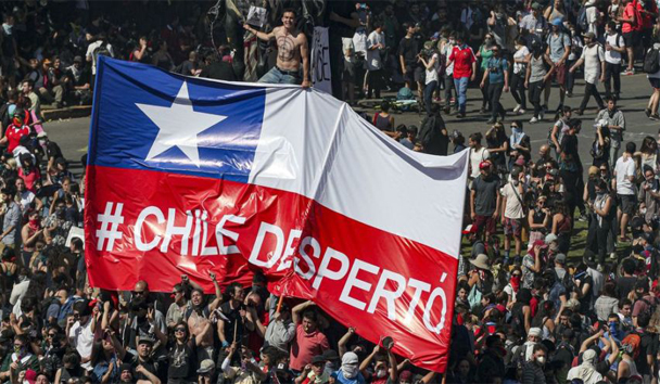 Los chilenos se sienten "abandonados" por el Estado y denuncian "abusos" del sistema. Aseguran que hoy su país es tremendamente desigual.
