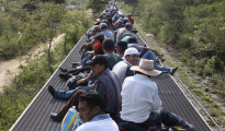 Contra todos los obstáculos en el camino, indocumentados centroamericanos continúan su tránsito hacia el norte del país, con fines de cruzar a los Estados Unidos. El ferrocarril todavía es una opción para viajar, desde Chiapas hacia el centro del país.