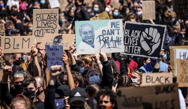 Las protestas, por el asesinato de George Floyd, que reclaman justicia se han extendido por todo el mundo. Foto: AFP